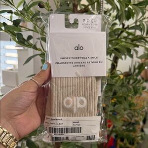 NWT ALO Yoga Unisex Throwback Sock - Cream